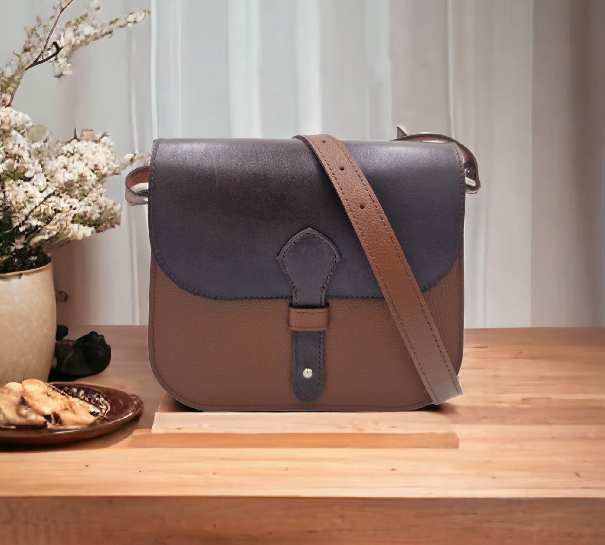 CROSSBODY BAG -BROWN